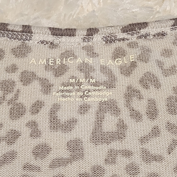 AMERICAN EAGLE Oversized Light Sweatshirt Cheetah Print Sz. Medium - Picture 2 of 4